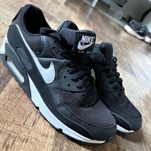 Womens Nike Air Max - sz 10